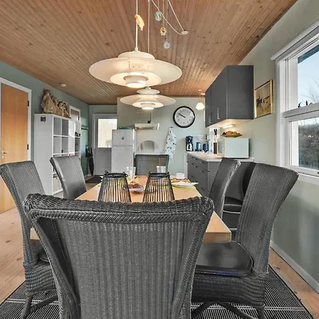 3 Bedroom Pet Friendly In *