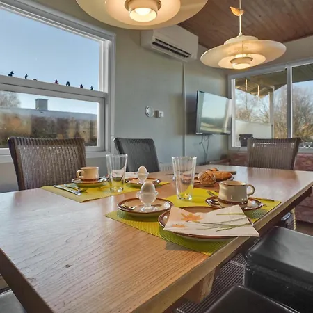 Holiday home 3 Bedroom Pet Friendly In *