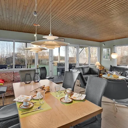 Holiday home 3 Bedroom Pet Friendly In