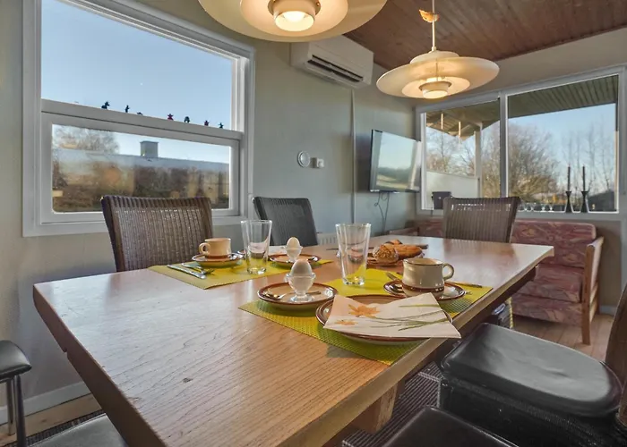 Dom wakacyjny 3 Bedroom Beautiful In *