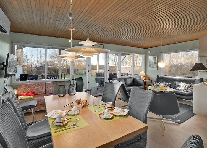 Dom wakacyjny 3 Bedroom Beautiful In