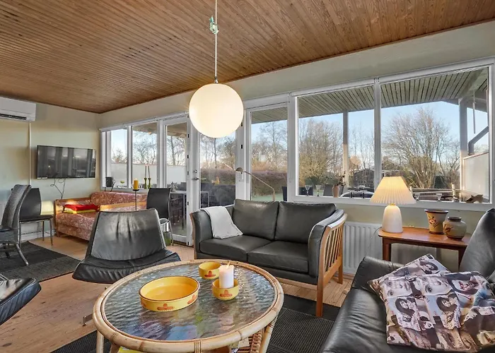 3 Bedroom Beautiful In Dom wakacyjny Haderslev